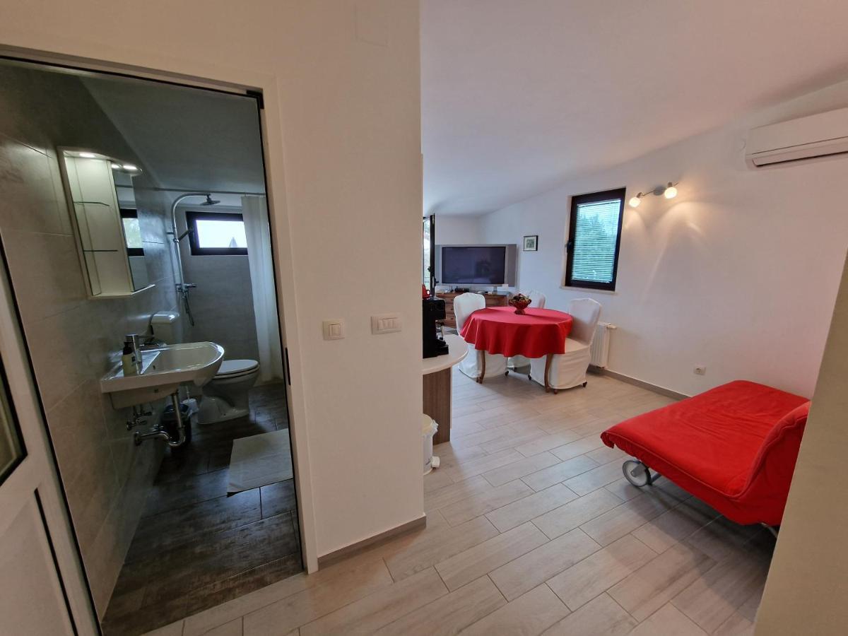 Keser Apartments Rovigno Esterno foto