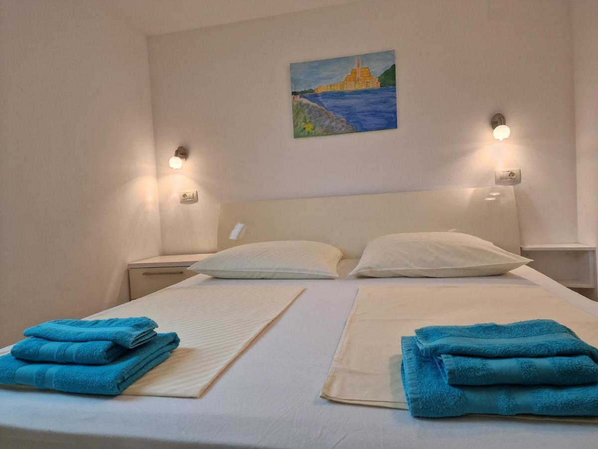 Keser Apartments Rovigno Esterno foto