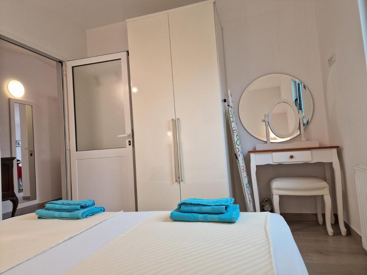 Keser Apartments Rovigno Esterno foto