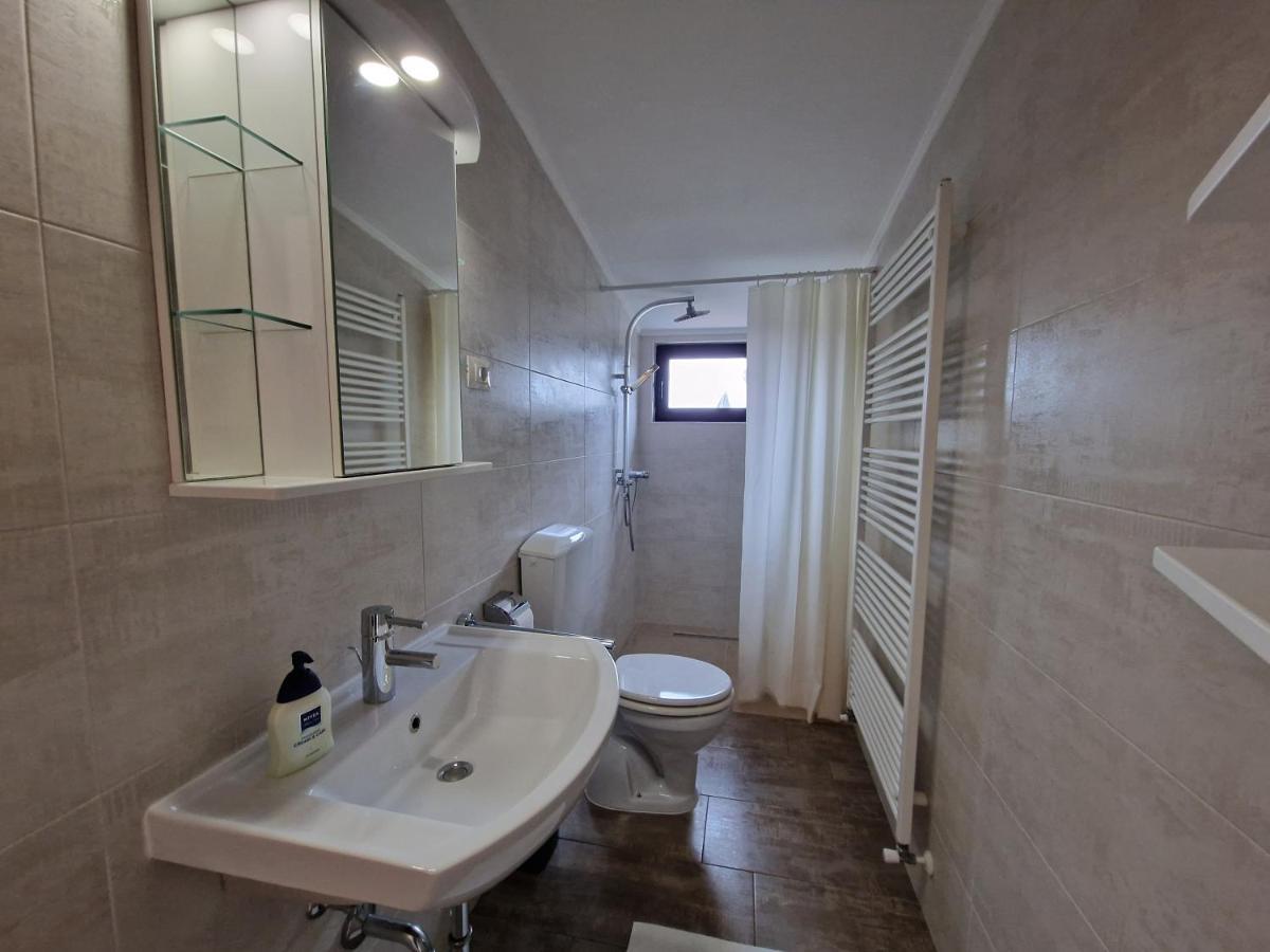 Keser Apartments Rovigno Esterno foto