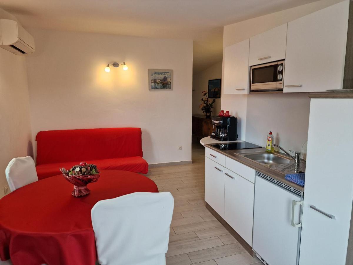 Keser Apartments Rovigno Esterno foto
