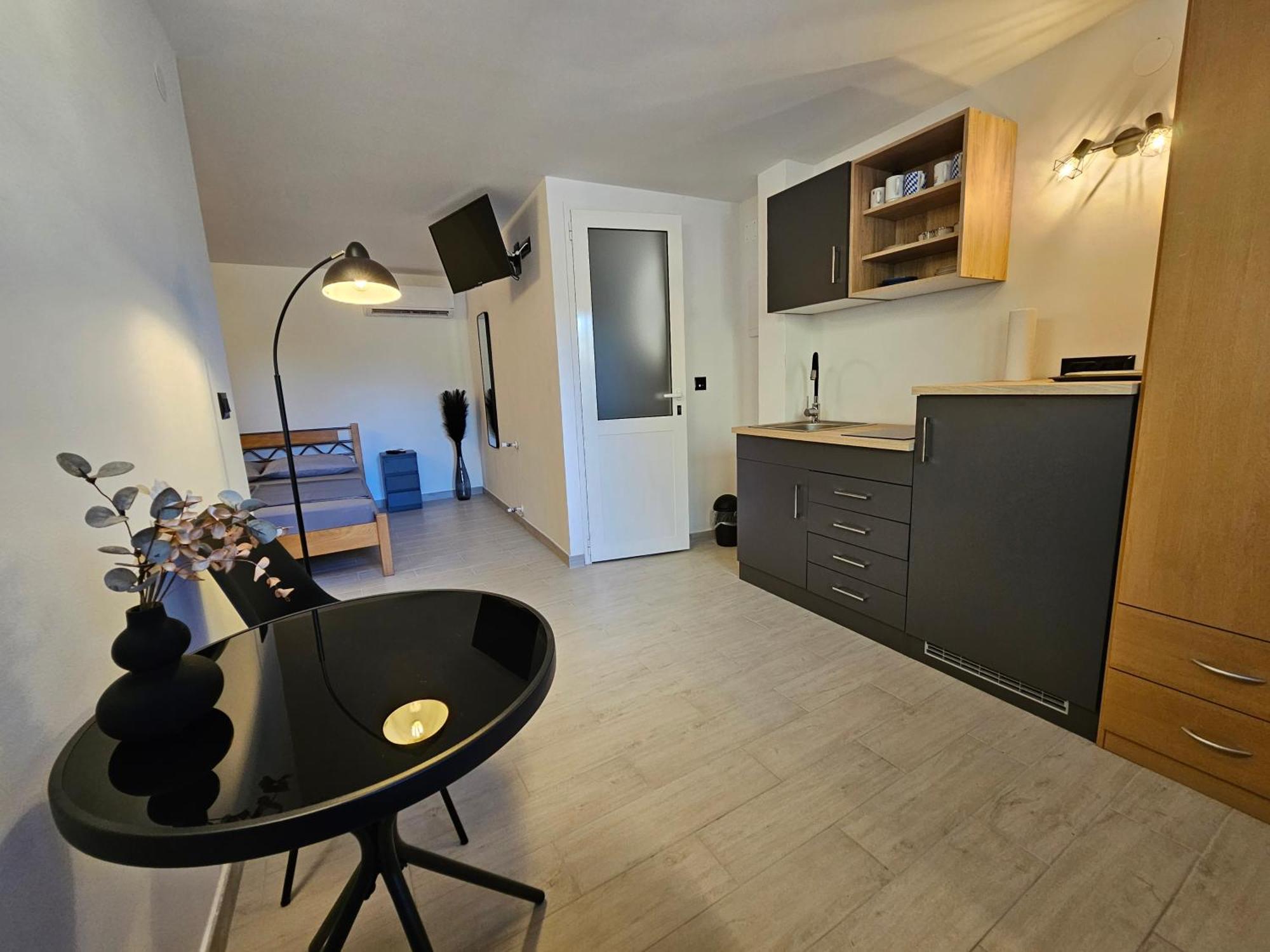 Keser Apartments Rovigno Esterno foto