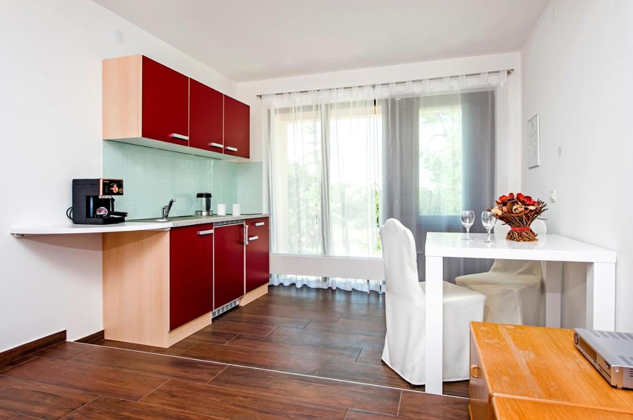 Keser Apartments Rovigno Esterno foto