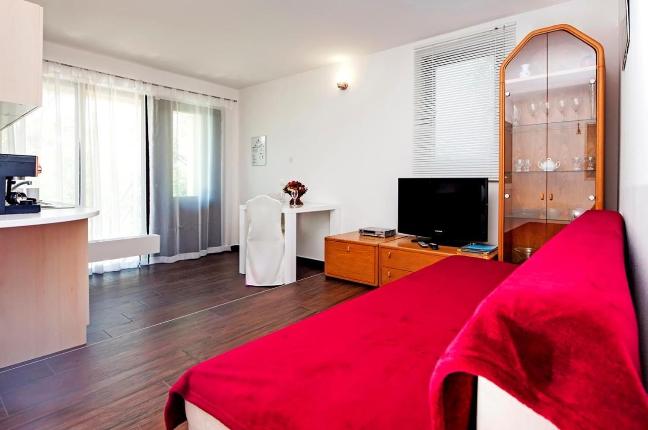 Keser Apartments Rovigno Esterno foto