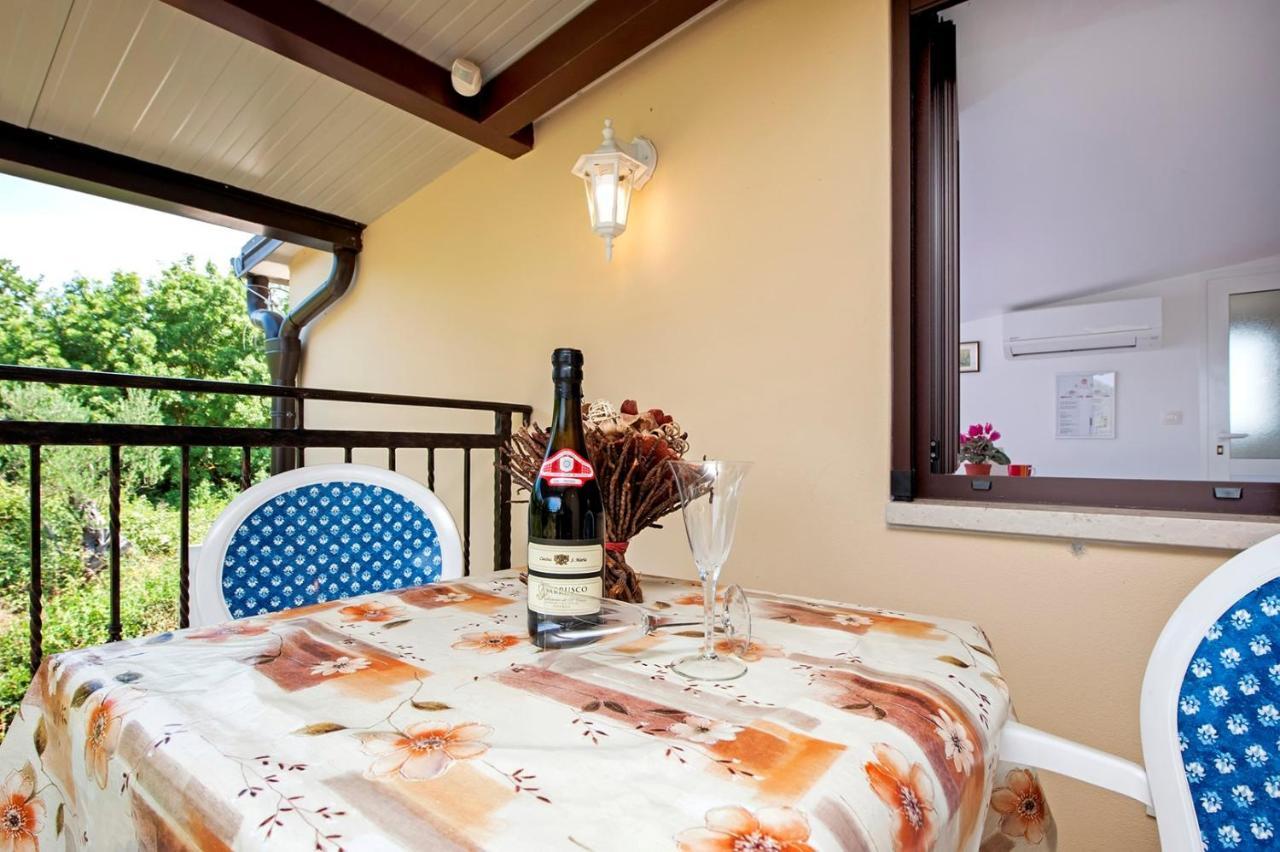 Keser Apartments Rovigno Esterno foto